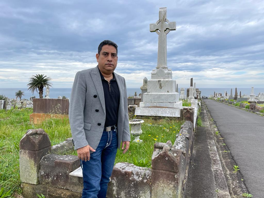 Visiting Victor Trumper’s grave at Waverly Cemetery