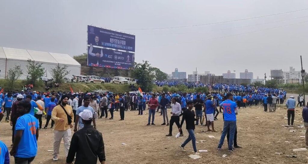 Dedicated fans brave harsh conditions to show faith in Men in Blue