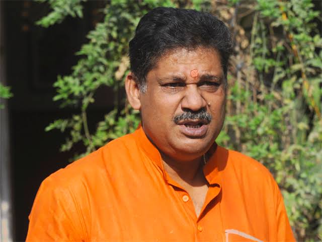 Kirti Azad and the London-Underground Ball that got Ian Botham Kirti Azad