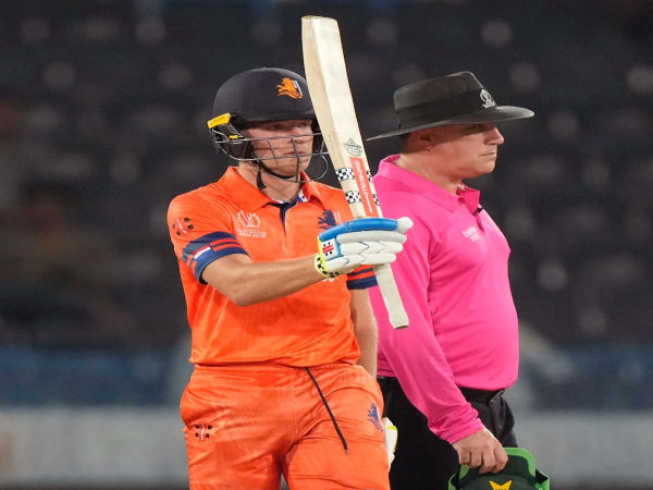 Bas de Leede’s efforts in vain, Pakistan start campaign on winning note