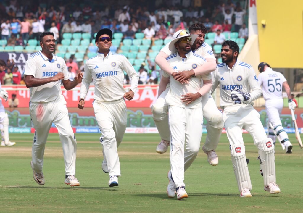 Players celebrating Ben Stokes' Run-out dismissal