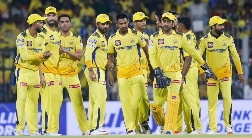 Sounds of thunder drown in Dhoni chants