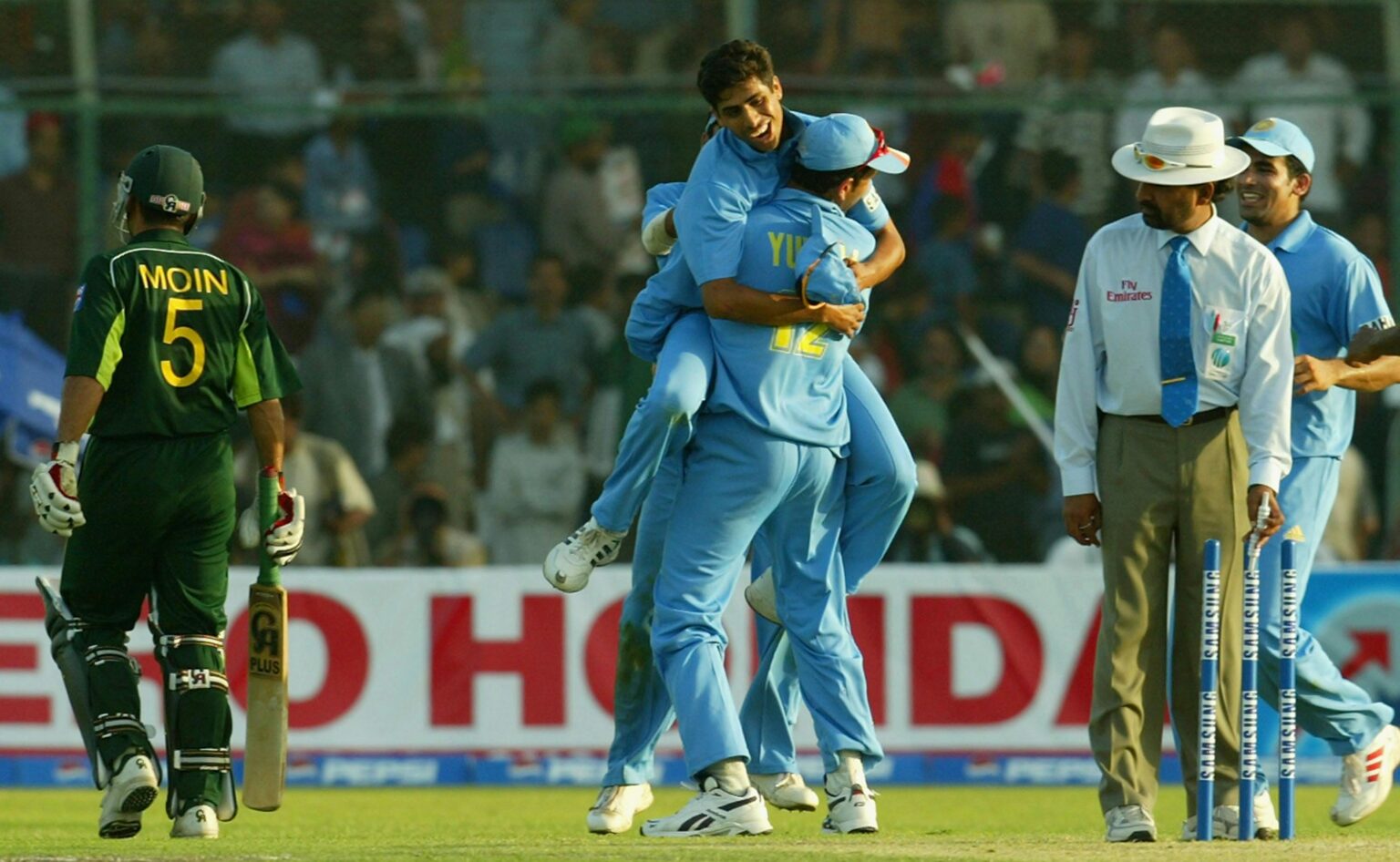Down Memory Lane to 2004, and the Nehra Full Toss that ended the Miandad Jinx Pakistan vs India, 2004
