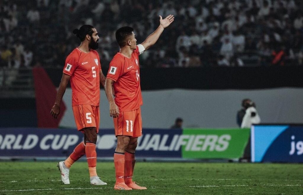 “Eat like a caveman”: Sunil Chhetri’s advice to a young Sandesh Jhingan Sandesh Jhingan and Sunil Chhetri