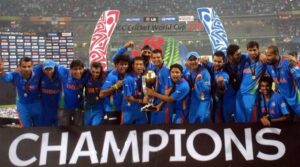 Ashwin with Sachin Tendulkar in the 2011 WC Winning team