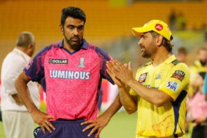 MS Dhoni with Ravichandran Ashwin in IPL