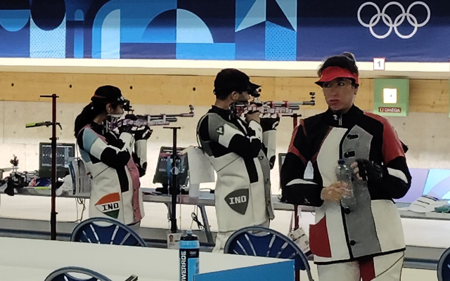 Ramita Jindal and Arjun Babuta miss out on 10m Air Rifle mixed-team medal Ramita Jindal and Arjun Babuta in action