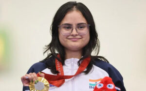 Avani Lekhara with the gold medal in the Paris Paralympics 2024