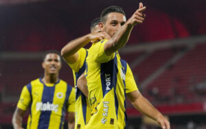 Fenerbahçe’s Ivan Kahveci did the Dikec celebration after scoring against LOSC Lille