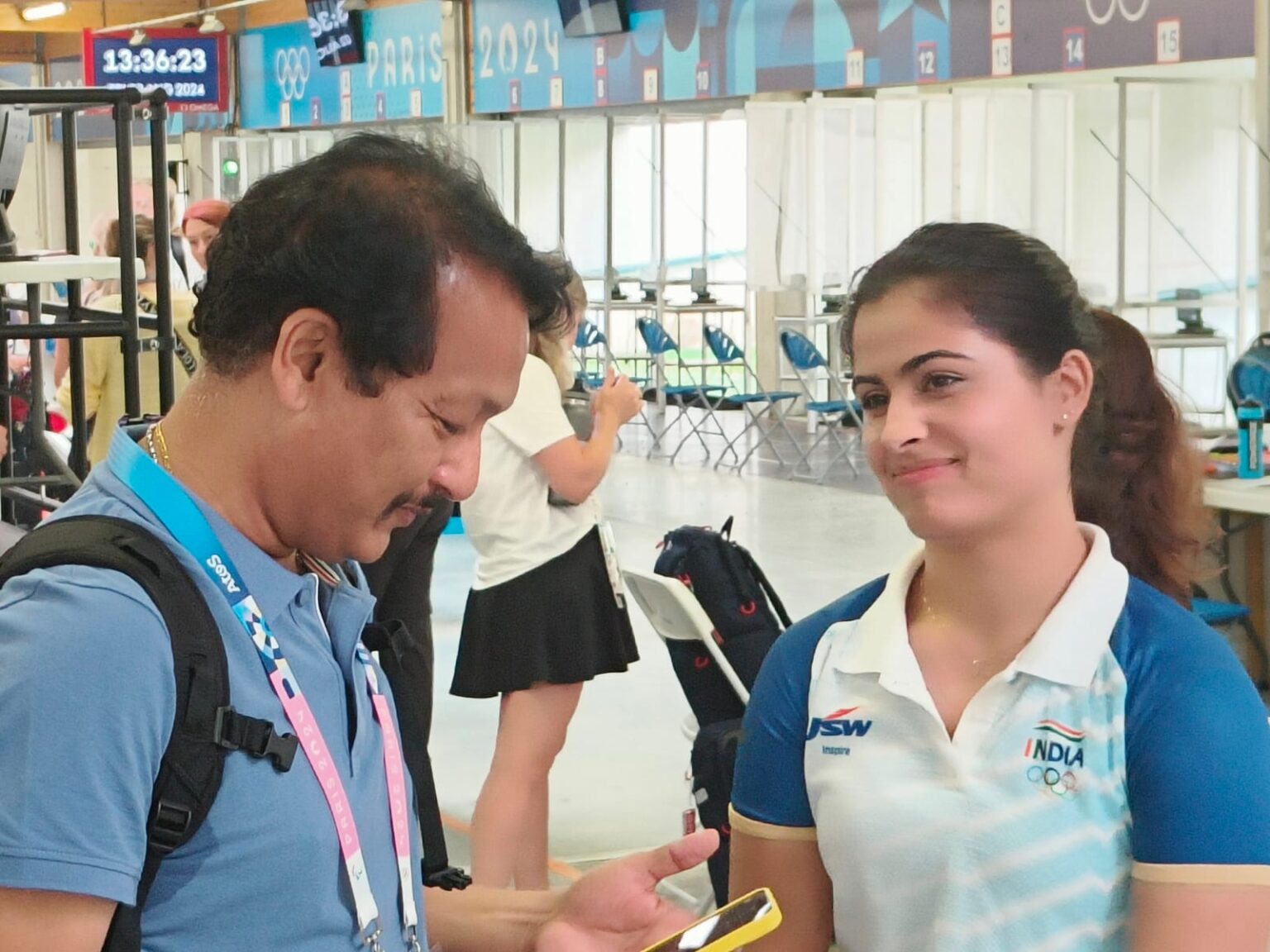 Manu Bhaker storms into 25m pistol final Manu Bhaker with coach Jaspal Rana