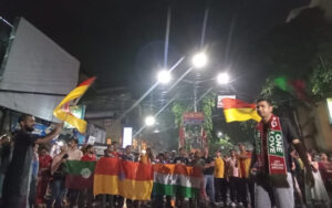 Protest along with Indian flag, East Bengal and Mohun Bagan flags