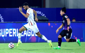 MBSG's Manvir Singh in action against OFC's Isak Vanlalruatfela at Kalinga Stadium, Bhubaneswar on Sunday