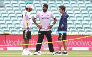 Gautam Gambhir having a chat and close look at the SCG pitch with Rohit Sharma and Jasprit Bumrah