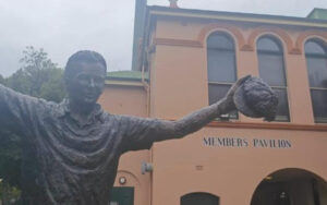 Steve Waugh statue at the SCG Walk of Honour