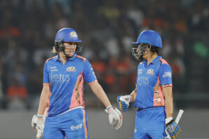 MI batters Nat Sciver-Brunt and Yastika Bhatia having a chat in the middle of their chase