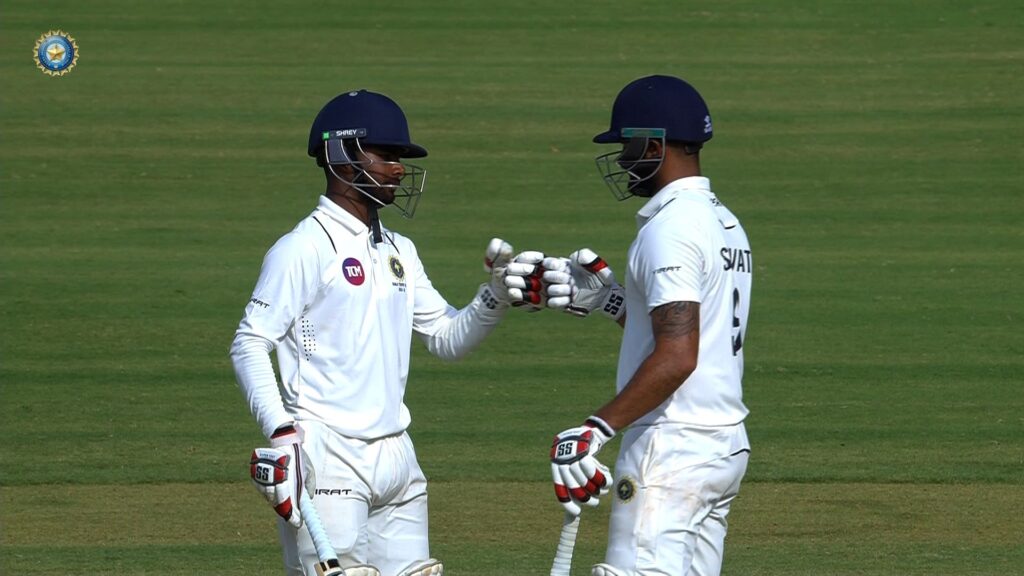 Aditya Sarwate & Sachin Baby at the crease for Kerala in the Ranji Final