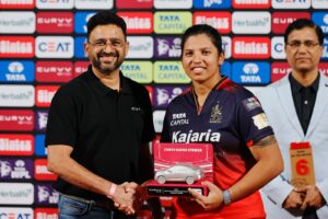 Richa Ghosh during the post-match presentation ceremony vs GG