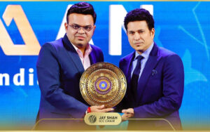 Sachin Tendulkar receiving the Col. C.K.Nayudu Lifetime Achievement Award