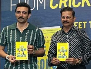 Robin Uthappa and Lalchand Rajput at a book launch in Dubai (Photo: RevSportz)