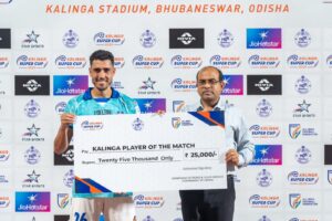 Borja with the POTM award for FC Goa vs Mohun Bagan