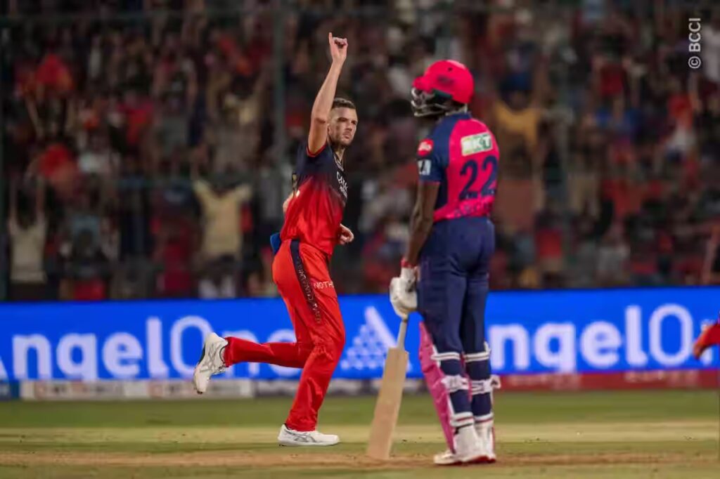 RCB vs RR, IPL 2025: Josh Hazlewood Joins Prasidh Krishna as Purple Cap Leader with Fiery Four-Wicket Haul Josh Hazlewood vs RR, IPL 2025