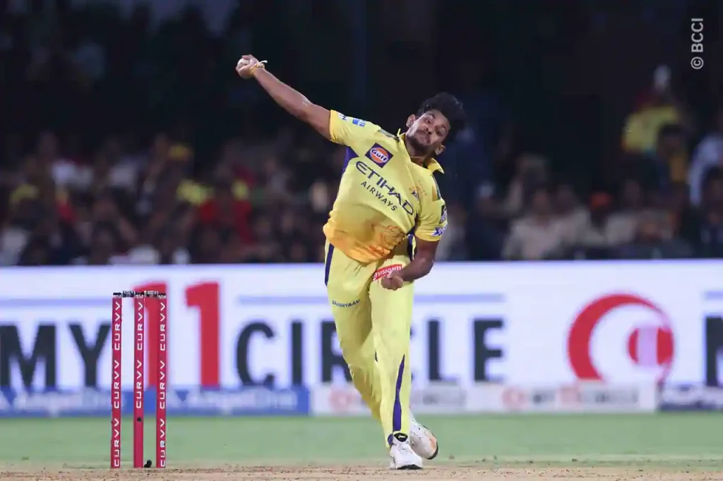 RCB vs CSK: Matheesha Pathirana Impresses Again with Crucial Breakthroughs Amidst High-Scoring Contest Matheesha Pathirana vs RCB, IPL 2025