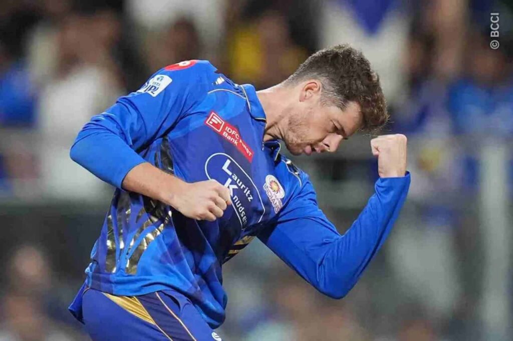 Mitchell Santner vs DC, IPL 2025
