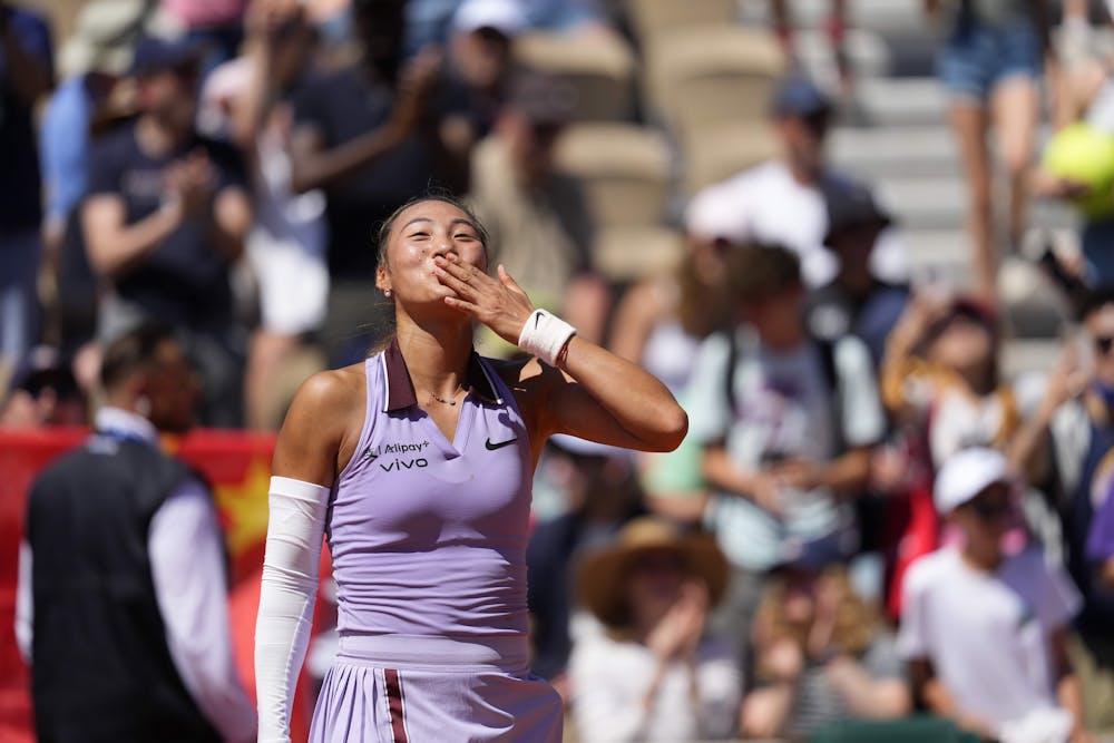 Roland-Garros 2025: Mboko’s Magic Ends, Swiatek Strolls, Rune Survives, and the Fourth Round Takes Shape