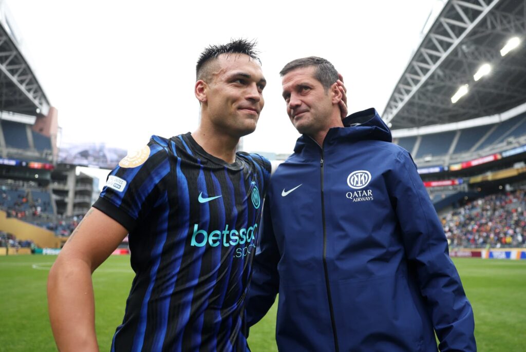 Lisandro Martinez with Inter Milan coach, Cristian Chivu