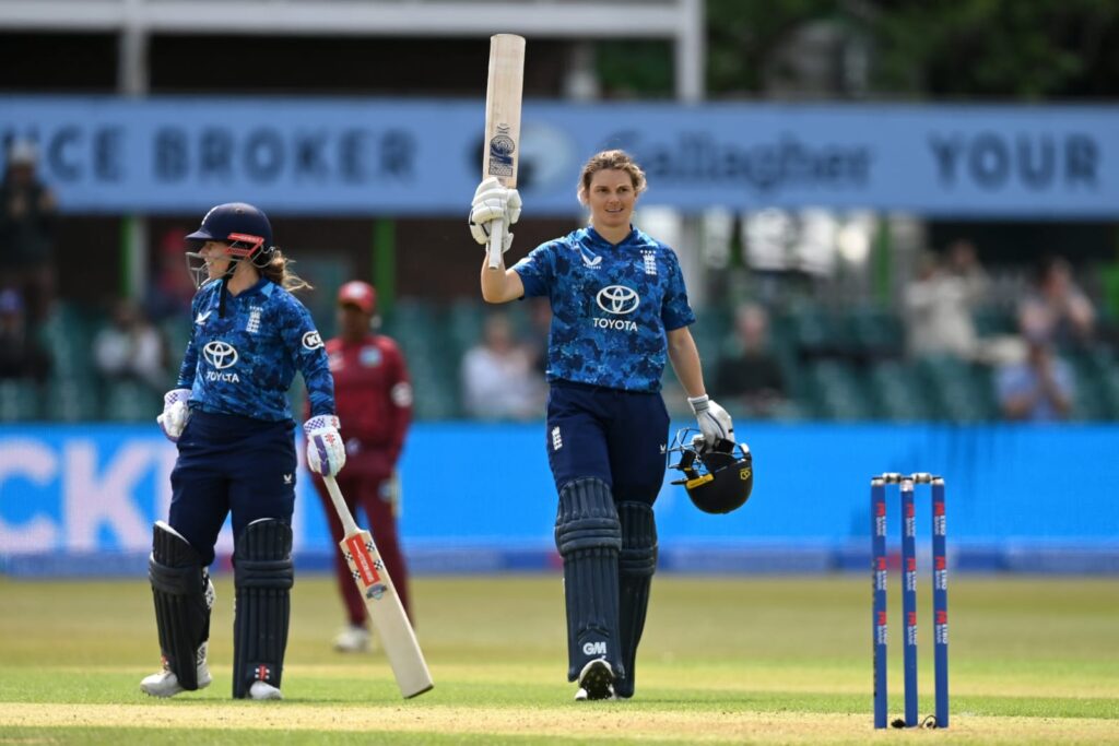 Amy Jones and Tammy Beaumont, 2nd ODI