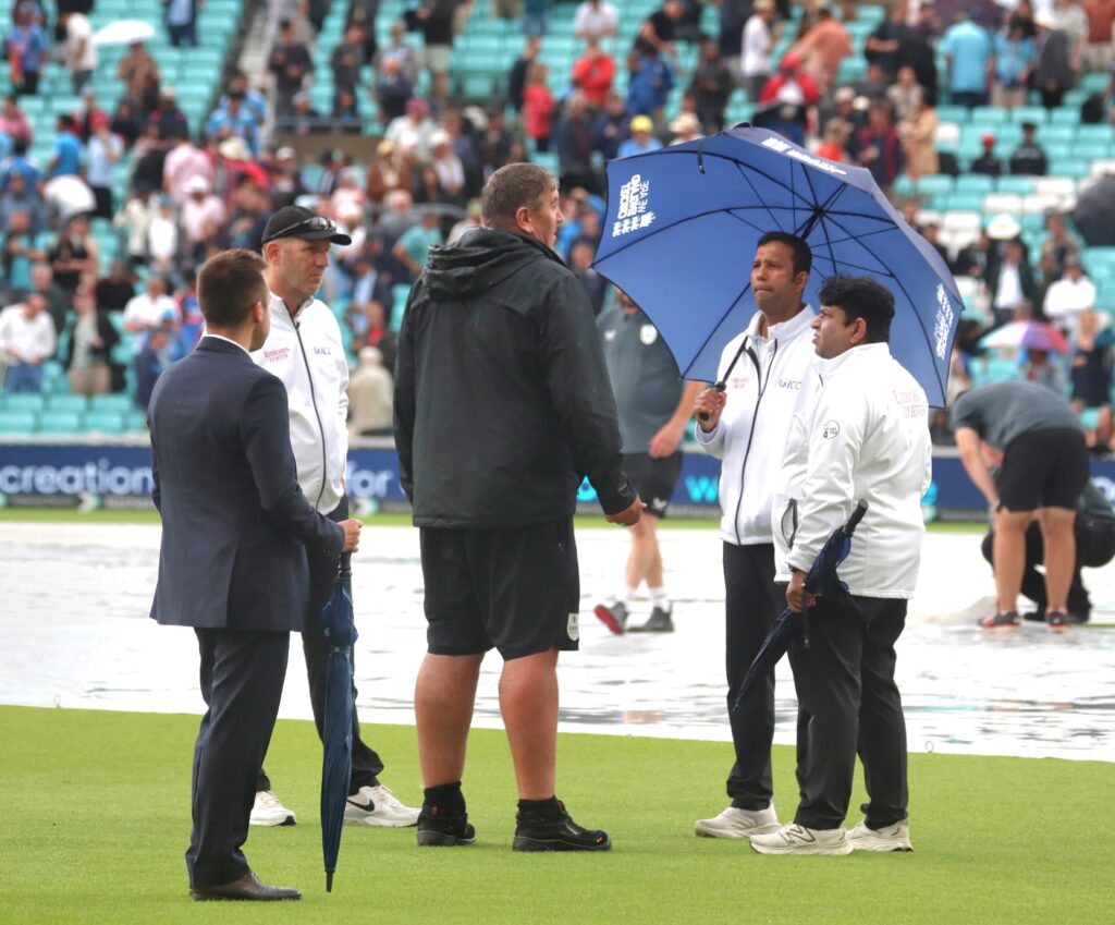 ENG vs IND: Hussain and Karthik slam officials as rain and bad light force early stumps on Day 4 at The Oval Officials