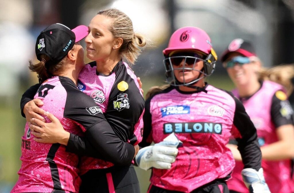 Ashleigh Gardner extends Sydney Sixers stay Gardner_WBBL